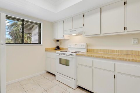 Condo in Jensen Beach, Florida, 2 bedrooms  № 2147235 - photo 7