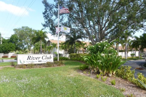 Condo in Jensen Beach, Florida, 2 bedrooms  № 2147235 - photo 27