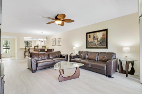 Condo in Jensen Beach, Florida, 2 bedrooms  № 2147235 - photo 17