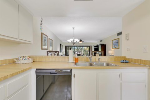 Condo in Jensen Beach, Florida, 2 bedrooms  № 2147235 - photo 10