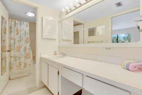 Condo in Jensen Beach, Florida, 2 bedrooms  № 2147235 - photo 21