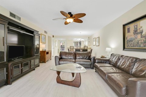 Condo in Jensen Beach, Florida, 2 bedrooms  № 2147235 - photo 18