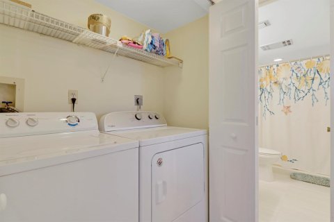 Condo in Jensen Beach, Florida, 2 bedrooms  № 2147235 - photo 24