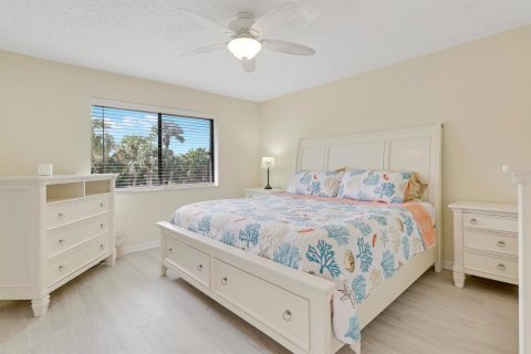 Condo in Jensen Beach, Florida, 2 bedrooms  № 2147235 - photo 19