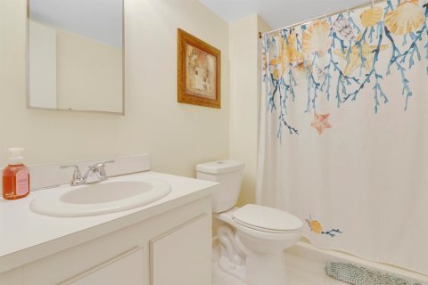 Condo in Jensen Beach, Florida, 2 bedrooms  № 2147235 - photo 23