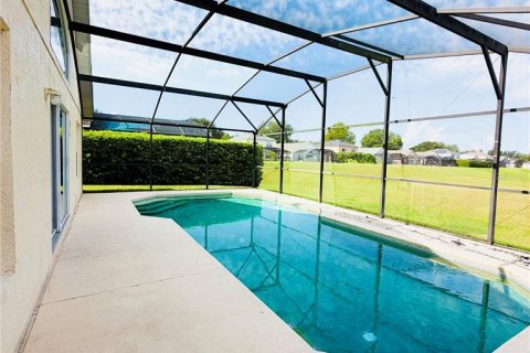 House in Davenport, Florida 4 bedrooms, 176.98 sq.m. № 2391395 - photo 12