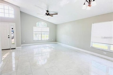 House in Davenport, Florida 4 bedrooms, 176.98 sq.m. № 2391395 - photo 8