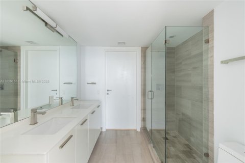 Condo in Miami, Florida, 2 bedrooms  № 1888846 - photo 13