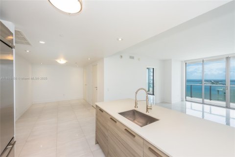 Condo in Miami, Florida, 2 bedrooms  № 1888846 - photo 4