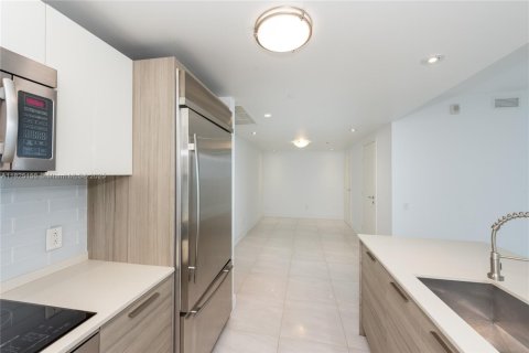 Condo in Miami, Florida, 2 bedrooms  № 1888846 - photo 7