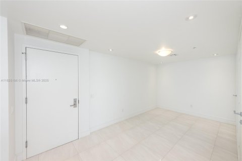 Condo in Miami, Florida, 2 bedrooms  № 1888846 - photo 9