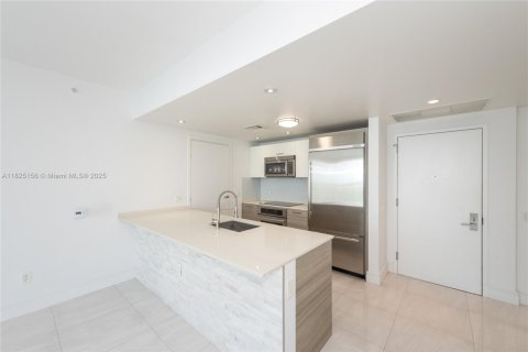 Condo in Miami, Florida, 2 bedrooms  № 1888846 - photo 8