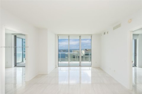 Condo in Miami, Florida, 2 bedrooms  № 1888846 - photo 3