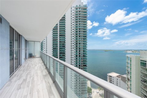 Condo in Miami, Florida, 2 bedrooms  № 1888846 - photo 1