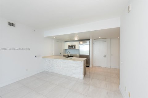 Condo in Miami, Florida, 2 bedrooms  № 1888846 - photo 14