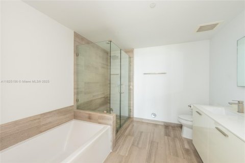Condo in Miami, Florida, 2 bedrooms  № 1888846 - photo 19