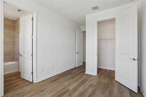 Townhouse in San Antonio, Florida 3 bedrooms, 166.11 sq.m. № 1910636 - photo 25