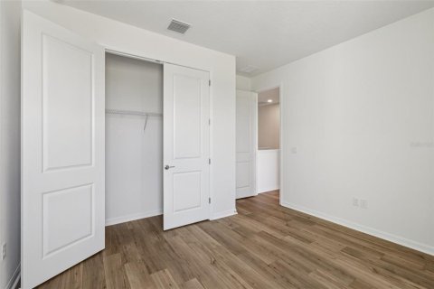 Townhouse in San Antonio, Florida 3 bedrooms, 166.11 sq.m. № 1910636 - photo 28