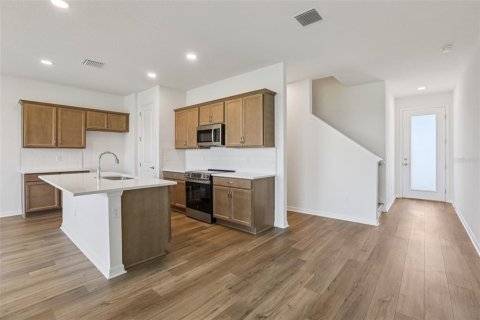 Townhouse in San Antonio, Florida 3 bedrooms, 166.11 sq.m. № 1910636 - photo 13