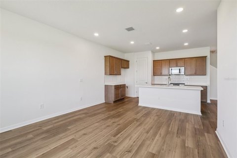 Townhouse in San Antonio, Florida 3 bedrooms, 166.11 sq.m. № 1910636 - photo 8