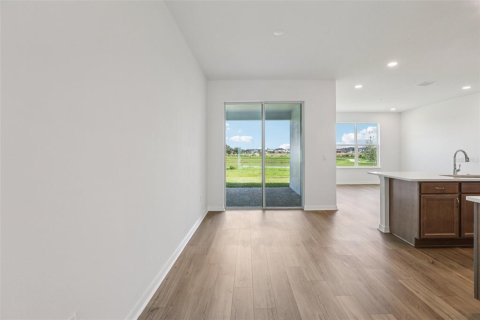 Townhouse in San Antonio, Florida 3 bedrooms, 166.11 sq.m. № 1910636 - photo 5