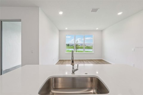 Townhouse in San Antonio, Florida 3 bedrooms, 166.11 sq.m. № 1910636 - photo 19