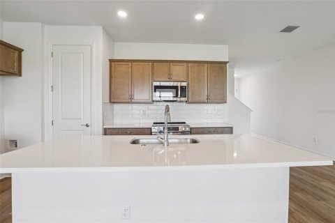 Townhouse in San Antonio, Florida 3 bedrooms, 166.11 sq.m. № 1910636 - photo 16