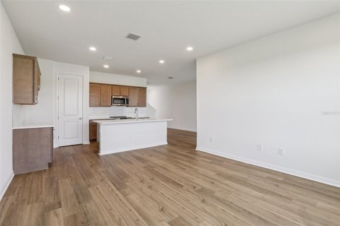Townhouse in San Antonio, Florida 3 bedrooms, 166.11 sq.m. № 1910636 - photo 7