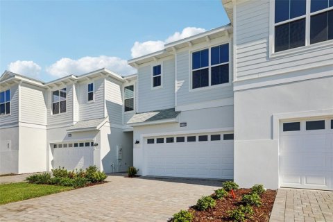 Townhouse in San Antonio, Florida 3 bedrooms, 166.11 sq.m. № 1910636 - photo 3