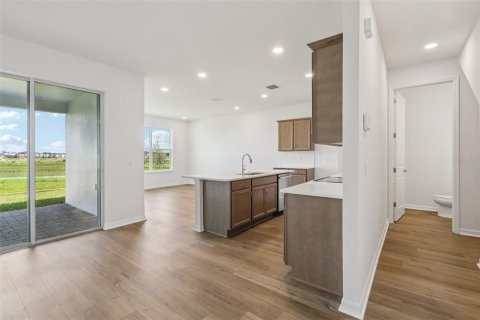 Townhouse in San Antonio, Florida 3 bedrooms, 166.11 sq.m. № 1910636 - photo 12