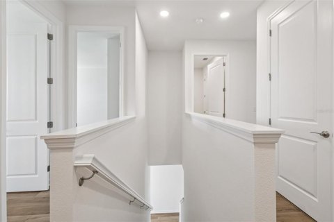 Townhouse in San Antonio, Florida 3 bedrooms, 166.11 sq.m. № 1910636 - photo 23