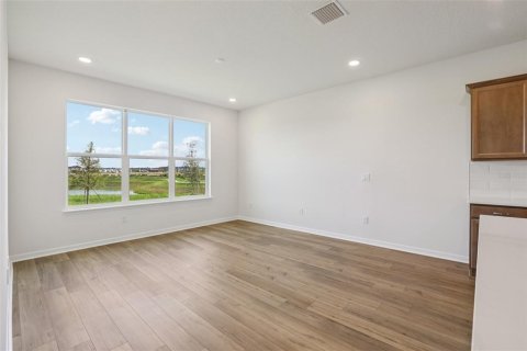 Townhouse in San Antonio, Florida 3 bedrooms, 166.11 sq.m. № 1910636 - photo 6