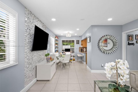 Villa ou maison à vendre à Miami, Floride: 3 chambres, 100.33 m2 № 1932616 - photo 3
