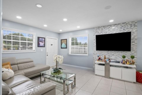 Villa ou maison à vendre à Miami, Floride: 3 chambres, 100.33 m2 № 1932616 - photo 4