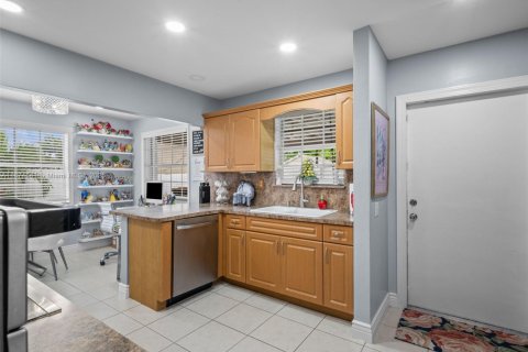 Villa ou maison à vendre à Miami, Floride: 3 chambres, 100.33 m2 № 1932616 - photo 14