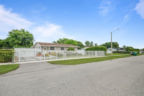 Villa ou maison à vendre à Miami, Floride: 3 chambres, 100.33 m2 № 1932616 - photo 1