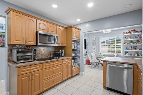 Villa ou maison à vendre à Miami, Floride: 3 chambres, 100.33 m2 № 1932616 - photo 11