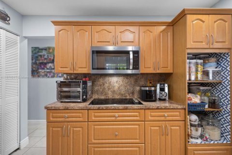 Villa ou maison à vendre à Miami, Floride: 3 chambres, 100.33 m2 № 1932616 - photo 13