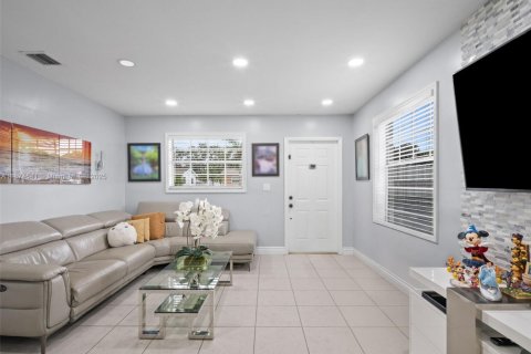 Villa ou maison à vendre à Miami, Floride: 3 chambres, 100.33 m2 № 1932616 - photo 6