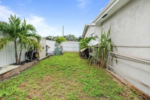 Villa ou maison à vendre à Miami, Floride: 3 chambres, 100.33 m2 № 1932616 - photo 30