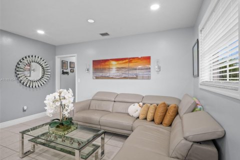 Villa ou maison à vendre à Miami, Floride: 3 chambres, 100.33 m2 № 1932616 - photo 5