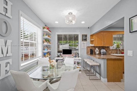 Villa ou maison à vendre à Miami, Floride: 3 chambres, 100.33 m2 № 1932616 - photo 7