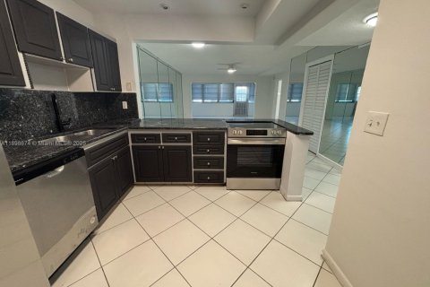 Condominio en alquiler en Hallandale Beach, Florida, 2 dormitorios, 99.78 m2 № 1950501 - foto 8