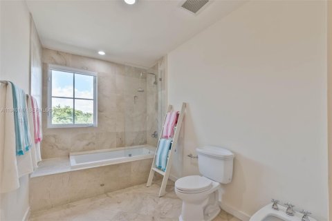 Condo in Coral Gables, Florida, 3 bedrooms  № 1997961 - photo 23