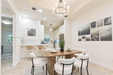 Condo in Coral Gables, Florida, 3 bedrooms  № 1997961 - photo 9