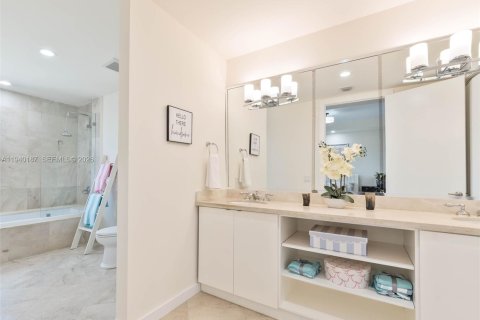 Condo in Coral Gables, Florida, 3 bedrooms  № 1997961 - photo 24