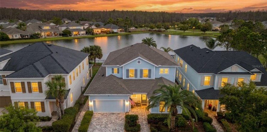 Villa ou maison à Odessa, Floride 4 chambres, 269.23 m2 № 2147584