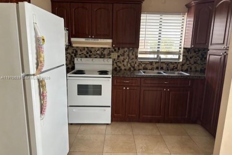 Copropriété à vendre à Hialeah, Floride: 2 chambres, 98.1 m2 № 2031335 - photo 5