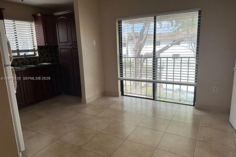 Copropriété à vendre à Hialeah, Floride: 2 chambres, 98.1 m2 № 2031335 - photo 4