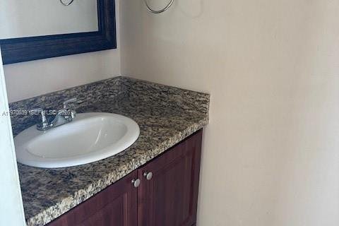 Copropriété à vendre à Hialeah, Floride: 2 chambres, 98.1 m2 № 2031335 - photo 9
